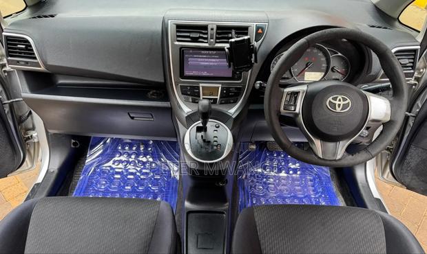 Toyota Ractis 2012 Silver