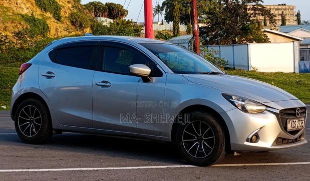 Mazda Demio 2017 Silver