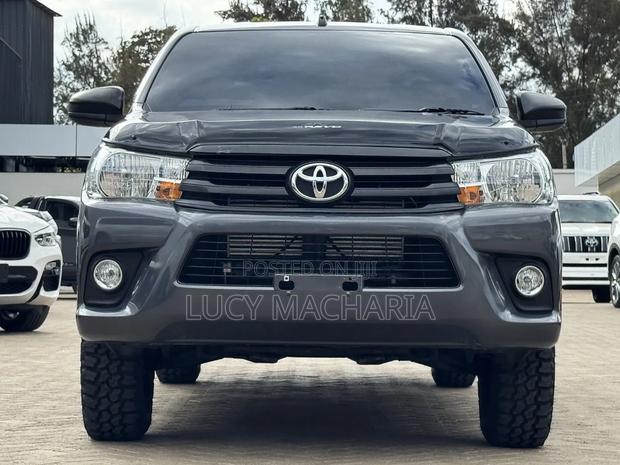 Toyota Hilux 2020 Gray