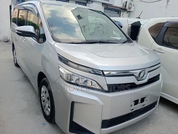 Toyota Voxy 2019 Silver