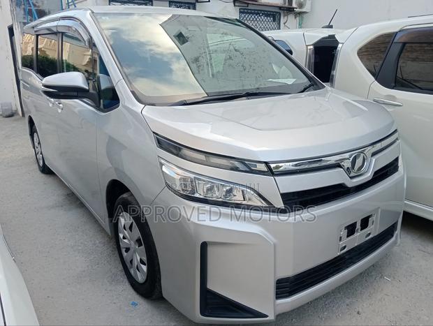 Toyota Voxy 2019 Silver