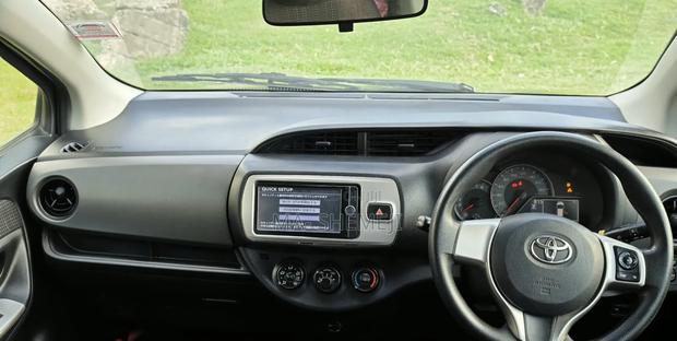 Toyota Vitz 1.3 FWD 5dr 2016 Black