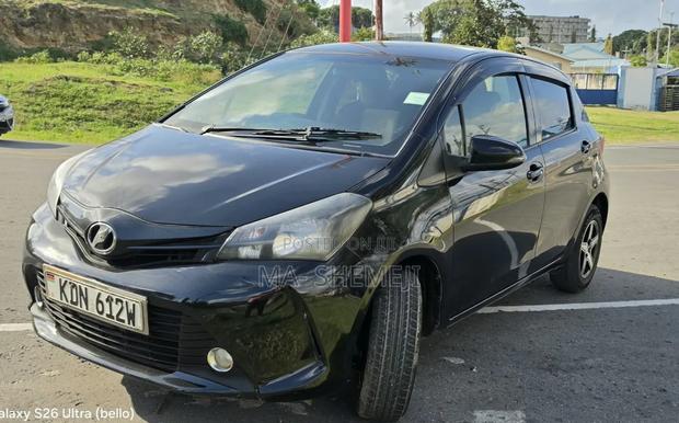 Toyota Vitz 1.3 FWD 5dr 2016 Black