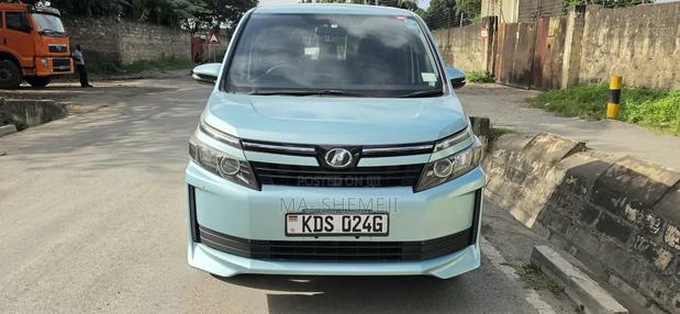 Toyota Voxy X 2WD 7-Seater 2017 Green