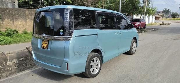 Toyota Voxy X 2WD 7-Seater 2017 Green