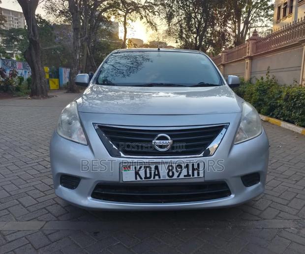 Nissan Tiida 2013 Silver