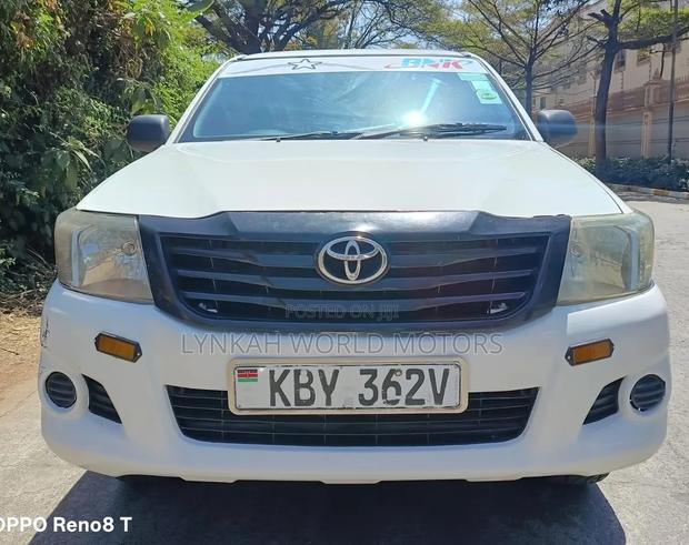 Toyota Hilux 2014 Off white