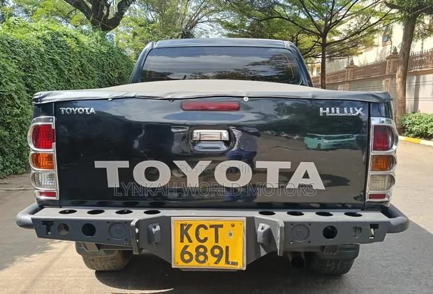 Toyota Hilux 2012 Black