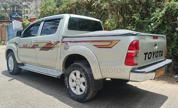 Toyota Hilux 2010 Silver