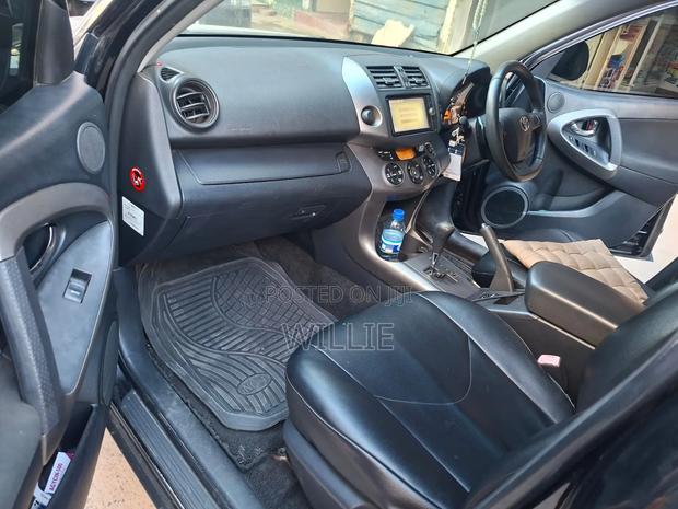 Toyota Vanguard 2012 Black