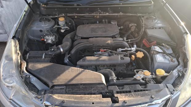 Subaru Outback 2.5i 2010 Gray