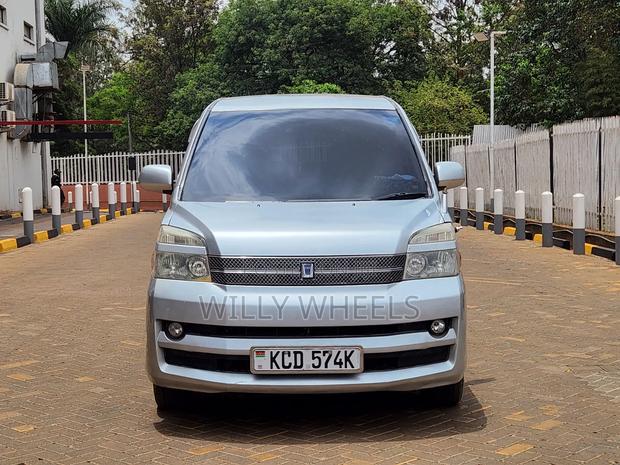 Toyota Voxy X 2WD 8-Seater 2006 Silver