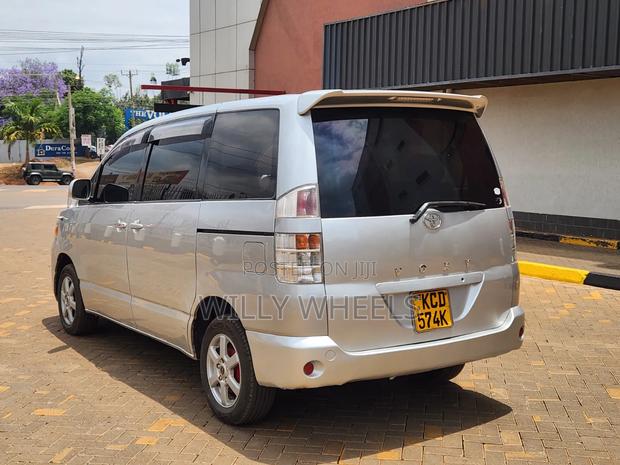 Toyota Voxy X 2WD 8-Seater 2006 Silver