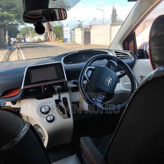 Toyota Sienta 1.5 FWD (6-seater) 2017 Red
