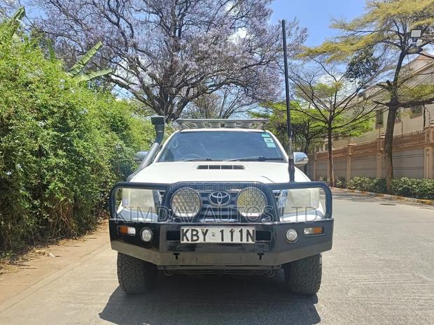 Toyota Hilux 3.0 D-4D 4x4 2013 White