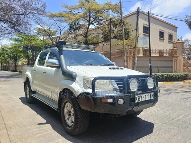 Toyota Hilux 3.0 D-4D 4x4 2013 White