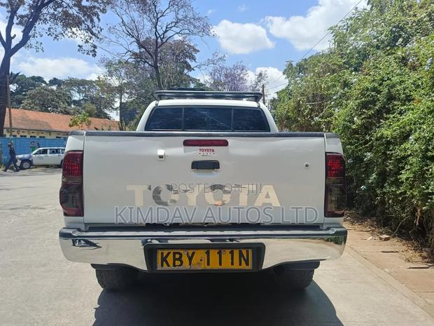 Toyota Hilux 3.0 D-4D 4x4 2013 White