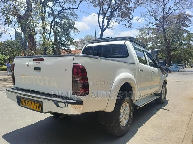 Toyota Hilux 3.0 D-4D 4x4 2013 White