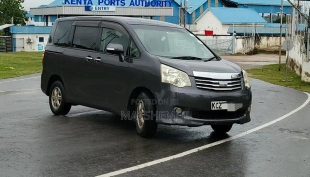Toyota Noah 2012 Gray