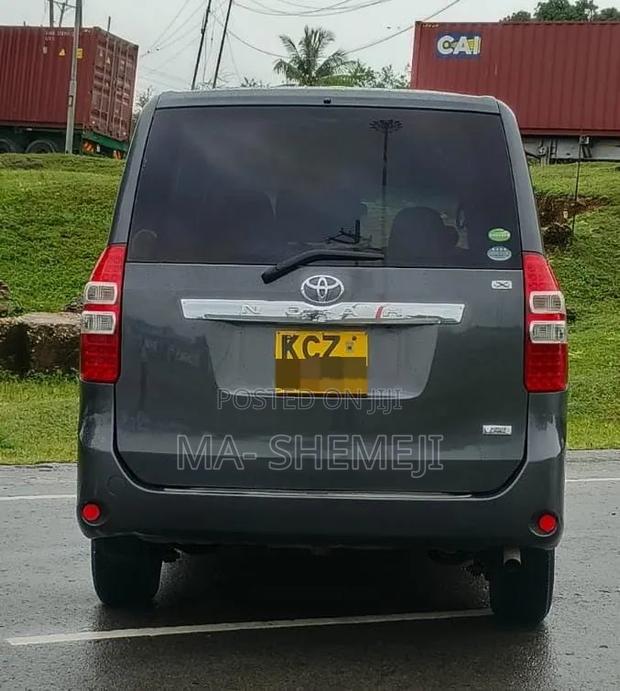 Toyota Noah 2012 Gray