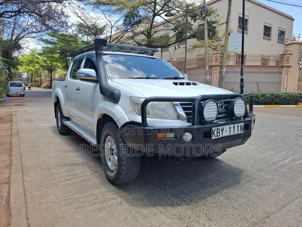 Toyota Hilux 3.0 D-4D 4x4 2015 White