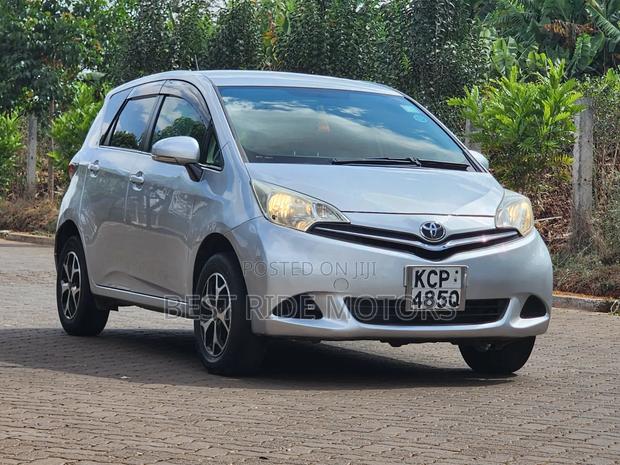 Toyota Ractis 1.5 FWD 2011 Gray