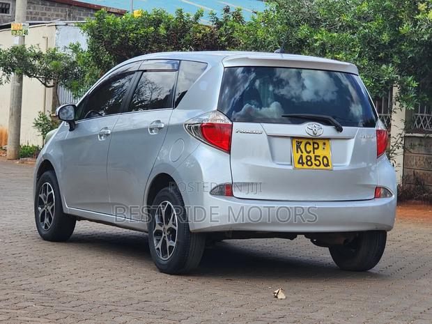 Toyota Ractis 1.5 FWD 2011 Gray