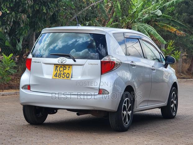 Toyota Ractis 1.5 FWD 2011 Gray