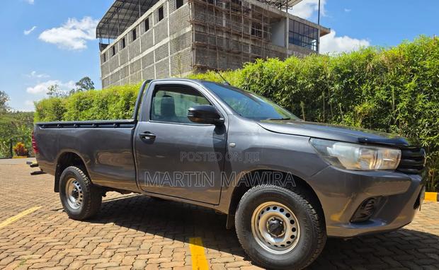 Toyota Hilux 2020 Gray