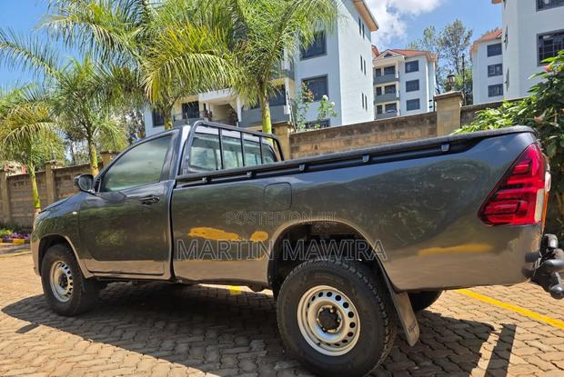 Toyota Hilux 2020 Gray