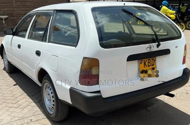Toyota Corolla 2002 White