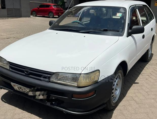 Toyota Corolla 2002 White