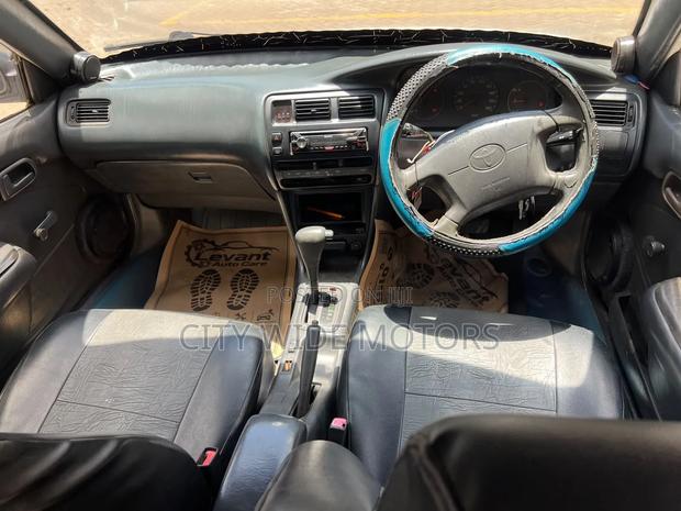 Toyota Corolla 2002 White