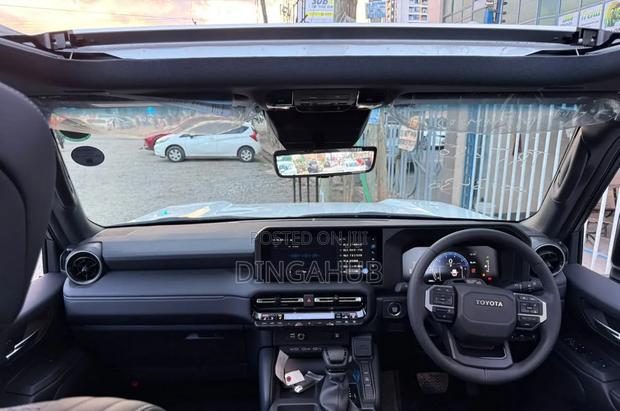 Toyota Land Cruiser Prado 2.7 2024 Pearl
