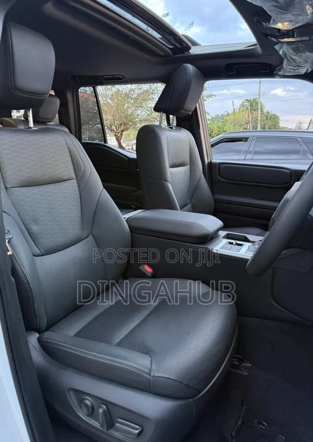 Toyota Land Cruiser Prado 2.7 2024 Pearl