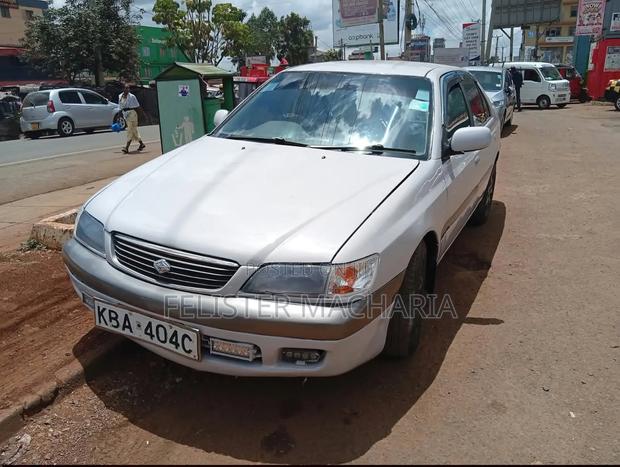 Toyota Corolla 2000 White