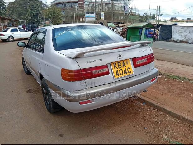 Toyota Corolla 2000 White