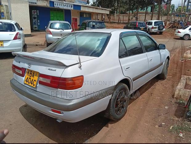 Toyota Corolla 2000 White