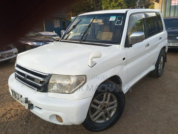 Mitsubishi Pajero 2001 White