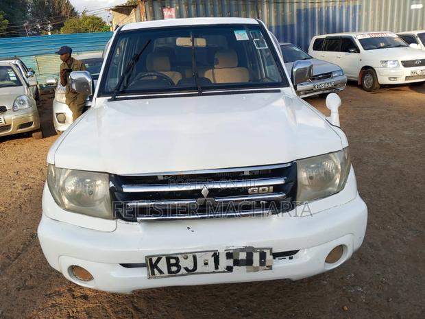 Mitsubishi Pajero 2001 White