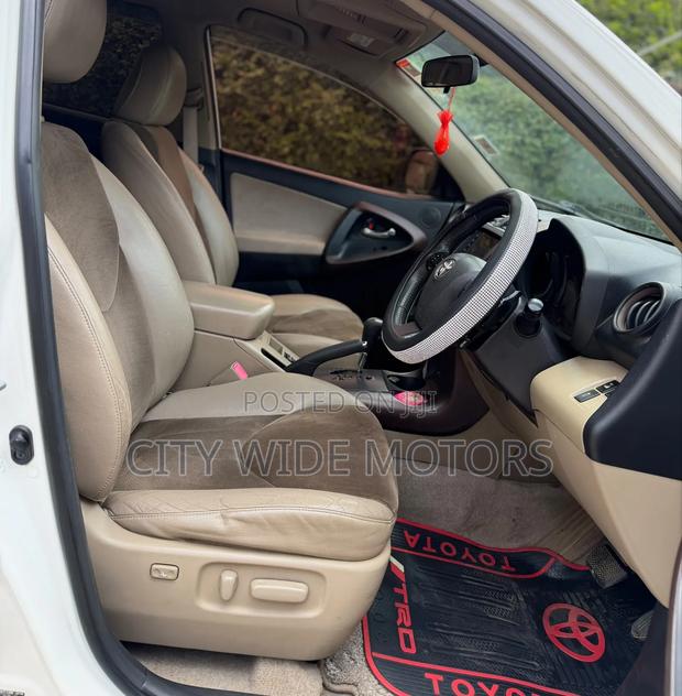 Toyota Vanguard 2012 White