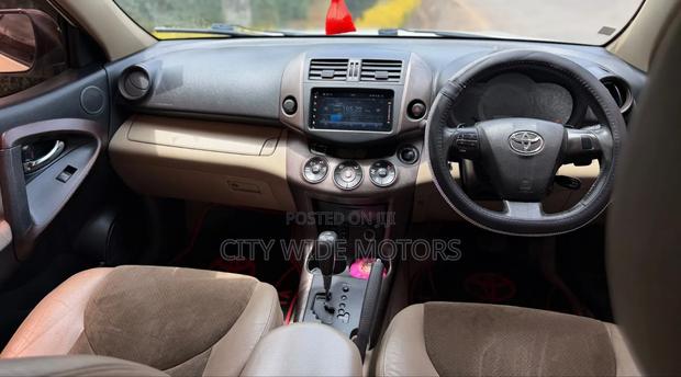Toyota Vanguard 2012 White
