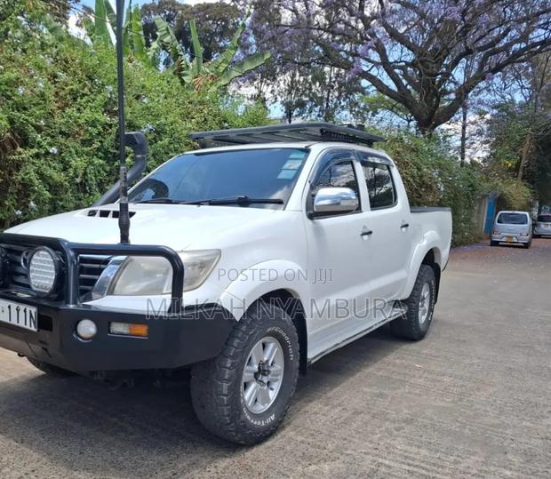 Toyota Hilux 2015 White