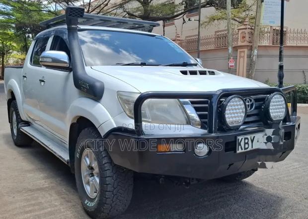 Toyota Hilux 2015 White