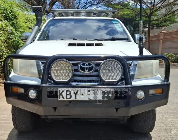 Toyota Hilux 2015 White