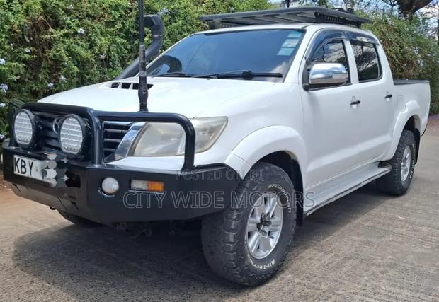 Toyota Hilux 2015 White