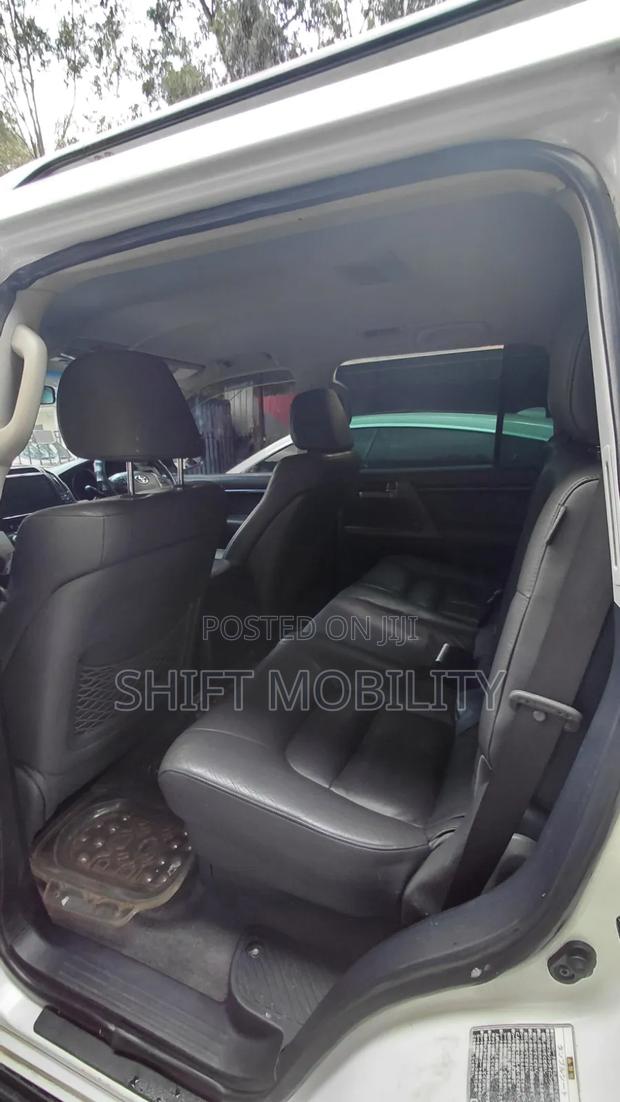 Toyota Land Cruiser 2007 White