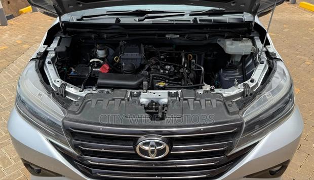 Toyota Rush 2018 Silver