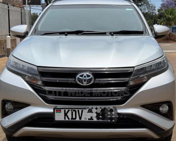 Toyota Rush 2018 Silver