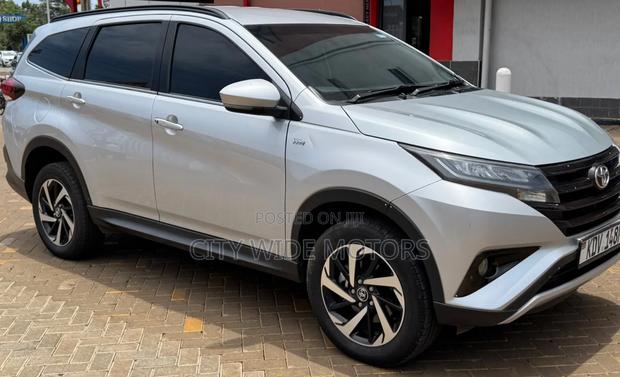 Toyota Rush 2018 Silver